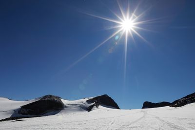 For naturinteresserte inneholder de seks kommunene som vil ha mer og bedre bredbånd noen av de mest kjente områdene i  Norge. Eksempelet her er Norges høyeste fjell, Galdhøpiggen i Lom kommune. For ordens skyld: det er ikke planlagt bredbånd til toppen, såvidt vi kjenner til. 