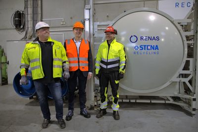 Knut Sælid, Bjørn Arild Thon og Ole Erik Sønsterud ved SF6-tappeanlegget hos Stena Recycling