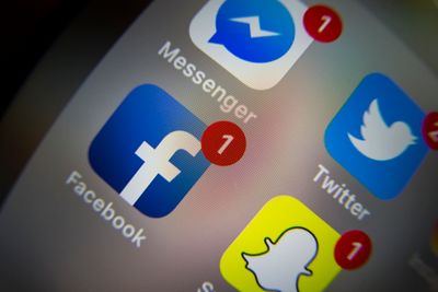 Illustrasjonsbilde av appene Messenger, Twitter, Facebook og Snapchat.