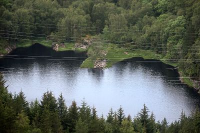 Både Bergen kommune, Mattilsynet og Askøy kommune har tatt prøver for å se om det nå er trygt å drikke vannet fra Kleppe vannverk. Foto: Marit Hommedal / NTB scanpix