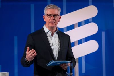 Ericsson-sjef Börje Ekholm sier selskapet har hatt vekst i salget i Nord-Amerika og Nordøst i Asia. Det er nettverksdivisjonen som gjør det best, med ti prosent vekst, mens digitale tjenester hadde en nedgang i salget på tre prosent og styrte tjenester hadde en nedgang på seks prosent. Det siste forklart med økte investeringer i forskning og utvikling.