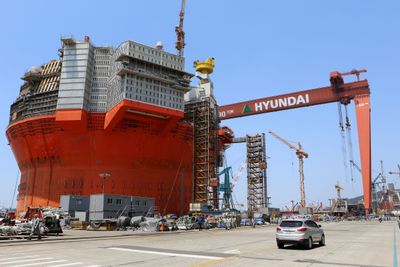 Her, på Hyundai Heavy Industries offshoreverft i Ulsan, Sør-Korea, ble Goliat bygget. Problemene var enorme, og vekten på den flytende produksjons-, lagrings og losseenheten økte så dramatisk at det ble nedsatt en egen arbeidsgruppe for å få redusert vekten.