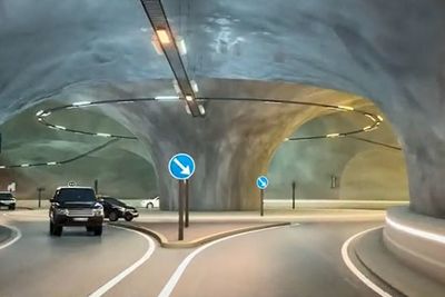 Jørgen Holmefjord AS skal levere signalkabler til Eysturoyar-tunnelen (bildet) og etter hvert også Sandoyar-tunnelen.