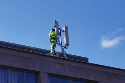 Radioaksessen i mobilnettet står i utgangspunktet påslått, også når det ikke er noen kunder koblet til basestasjonen. Nå forsker Telenor på hvordan de kan forutsi når det lønner seg å slå av nettet for å spare strøm.