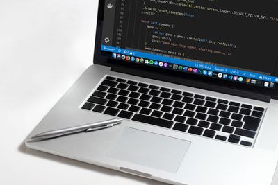 Illustrasjonsfoto. Macbooken på bildet er ikke berørt av batteriproblemene. 