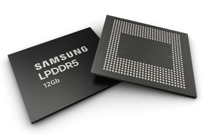 Fallende pris på minnebrikker er hovedårsaken til det kraftige fallet i Samsungs overskudd. Bildet viser de nye 12 Gb LPDDR5-minnebrikkene Samsung nylig har begynt å masseprodusere.