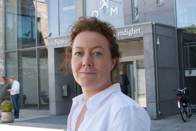 Avdelingsdirektør Elise Lindeberg i Nasjonal kommunikasjonsmyndighet sier de har fått i oppdrag å utrede bruk av droner som flygende basestasjoner i en krise. 