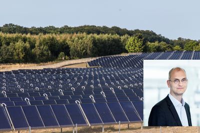 Bakkemonterte, storskala solkraftverk dekker i dag omtrent halvparten av totalkapasiteten i solenergimarkedet. Statkraft, ved analysesjef Henrik Sætness, forventer at denne andelen øker.