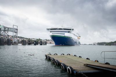 Color Hybrid siger inn mot kaia i Sandefjord for første gang, like før sin jomfrutur 16. august.