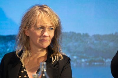 Ordfører i Fjaler kommune, Gunhild Berge Stang, slår et slag for innbyggerne i kommunen som føler seg oversett av Telenor.