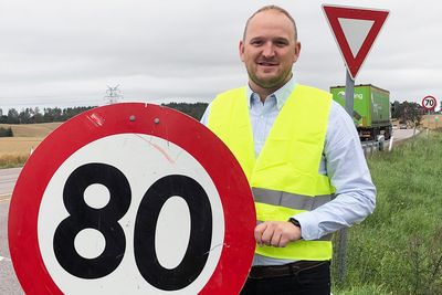 Langs E18 i Akershus vil samferdselsminister Jon Georg Dale justere fartsgrensen opp fra 70 til 80 kilometer i timen. Men i 2011 ble farten satt ned her for å få ned ulykkesrisikoen.