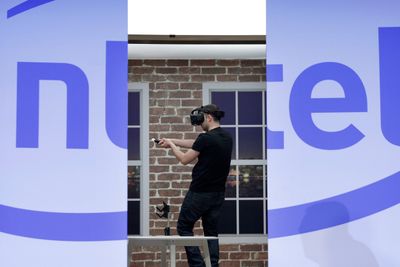 Intel er blant flere teknologiselskaper som anklages for å forske på kunstig intelligens i drapsroboter. 