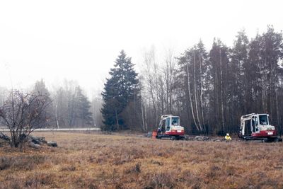 Svenske myndigheter støtter bredbånd med fire ganger så store årlige beløp som norske myndigheter gjør i det hittil rauseste året, 2021. Her et bilde fra IP-Only-utbygging av bredbånd på den svenske «glesbygden»,