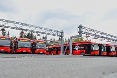 Unibuss´ elbussladeanlegg på Alnabru er enn så lenge Nordens største. Her kan 30 busser lade samtidig.  Det er lagt inn 10 MW strøm, men per i dag bruker man rundt 4,5 MW dersom alle bussene lades samtidig.