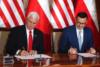 USAs visepresident Mike Pence og Polens statsminister Mateusz Morawiecki undertegnet mandag en samarbeidserklæring om 5G. 