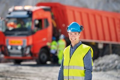 Sasko Cuklev leder arbeidet med autonome kjøretøy i Volvo. Bildet er fra kalksteinsbruddet hos Brønnøy Kalk.