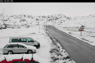 Sognefjellet er dekket i hvitt etter minusgrader og nedbør tirsdag morgen.