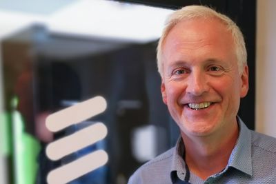 Jan Christian Hole har vært øverste leder for Ericsson Norge siden sommerferien. Han overtar en bedrift som har sett bedre dager, men som likevel opplevde en solid oppsving i omsetningen i 2018.