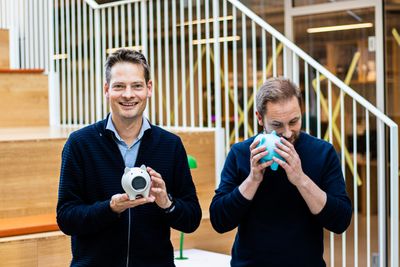 Kristian Hestmann er produktutvikler og Jens Braathen er daglig leder i Nöffe. Nå begynner utrullingen av deres digitale sparegris for fullt.