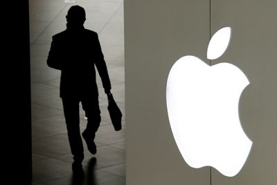 Den amerikanske IT-giganten Apple kjemper med nebb og klør mot et skattekrav fra EU på 13 milliarder euro.