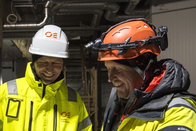 Daglig leder i Øksnes entreprenør Stian Reinholdtsen (til venstre) sammen med en av selskapets eiere, Tim Hansen.