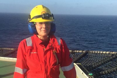 Den 25 år gamle sivilingeniøren Sara Narum jobber på Shells felt Curlew på britisk sokkel.