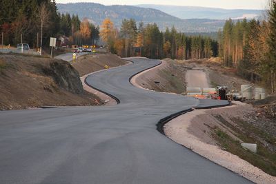 Over 15.000 veier i Sverige har for krappe svinger sammenliknet med fartsgrensen på veien. Illustrasjonsfoto. 