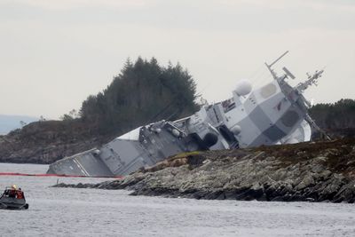 Fregatten KNM Helge Ingstad kolliderte med oljetankeren TS Sola fredag 8. november 2018.