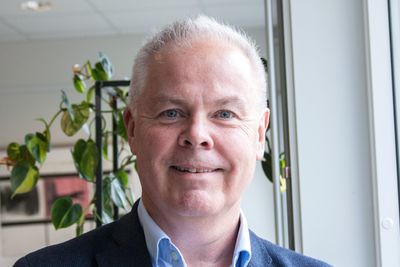 Direktør for strategiske prosjekter i Lyse, Eirik Gundegjerde, forteller at selskapet vil tilby fast trådløst bredbånd ved hjelp av frekvensene i 2,6 GHz-båndet som i en årrekke var eid av Cayman Spectrum.