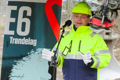 Johan Arnt Vatnan, prosjektdirektør i Nye Veier Trøndelag, ønsket velkommen til markering av byggestart på E6-parsellen Kvål-Melhus i Trøndelag.