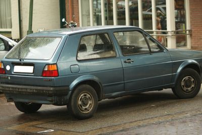 Med en 1985-modell Volkswagen Golf, tilsvarende denne, dro Jon von Tetzchner til Fornebu i 1997 for å hente de høye herrer fra Sun Microsystems.