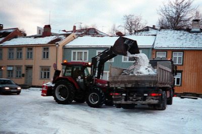 Snørydding på Bakklandet i Trondheim. Trøndelag fylkeskommune har bedt om innspill fra driftsentreprenørene om den nye driftskontrakten for fylkesveiene i Trondheim.