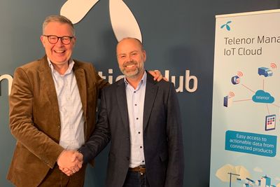 Ivar Sorknes fra Telenor og Ken Roar Riis fra Webstep ser frem til å samarbeide om IoT-løsninger. 