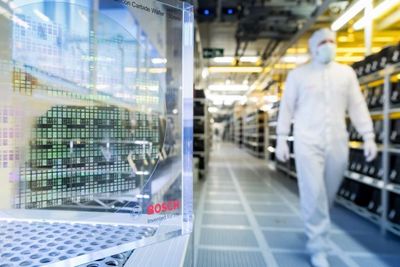 Tyske Bosch investerer over syv milliarder kroner i en ny fabrikk som skal produsere silisiumkarbid-wafer til mikrobrikker i elbiler.