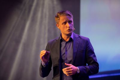 Fredrick Ericsson, regiondirektør for Redhat i Norden og de baltiske landene ble intervjuet av norgessjef Hans-Henrik Merckoll i IBM under Think-konferansen i Oslo torsdag. 