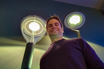 Kan lys: Teknologidirektør i Signify, George Yanni, er svært begeitret over alle muligheten overgangen til LED har trukket med seg.
