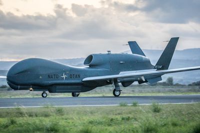 Natos første RQ-4D ankom Europa for første gang 21. november. I løpet av et halvår skal det komme fire droner til.