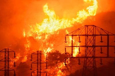 Energileverandøren PG&E har inngått et forlik på 13,5 milliarder dollar til ofrene etter skogbranner som herjet i California i årene fra 2015 til 1018, opplyser selskapet fredag.