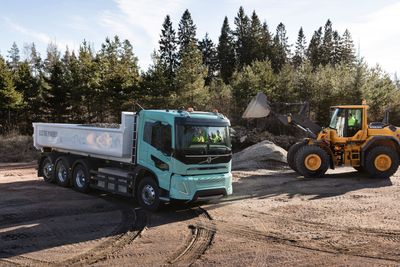 I første omgang ønsker Volvo å demonstrere og evaluere forskjellige løsninger og måle interessen i samfunnet og markedet, før elektriske lastebiler setter i produksjon.