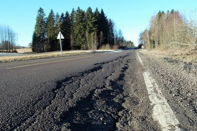 Fra nyttår er det fylkene selv som har ansvar for å utbedre fylkesveiene. Innlandet fylke har begynte å lyse ut vedlikeholdskontrakter.