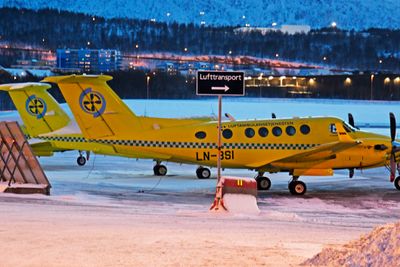 De nye ambulanseflyene, Beech B200GT Super King Air, utenfor hangaren til Babcock i Tromsø. 