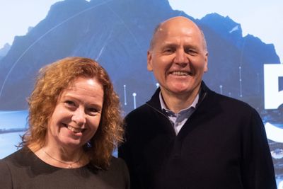 Teknologidirektør Ingeborg Øfsthus og konsernsjef Sigve Brekke i Telenor, fotografert rett før de, sammen med Telenor Norge-sjef Petter Børre Furberg kunngjorde at de hadde valgt Ericsson som leverandør av radiodelen av mobilnettet, noe som betyr utskiftning av utstyr fra Huawei på 8200 basestasjoner i Norge.