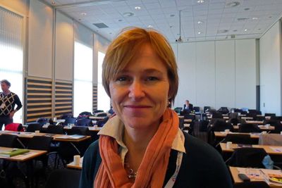 Monica Havskjold, er avdelingsleder for miljø, energi og teknikk hos Erichsen & Horgen. Hun liker rehab-prosjektet i Sverige, men stiller spørsmål ved bruken av hydrogen, og at de har gått off-grid.