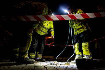 Knut Schulerud, Jose da Silva og Frode Hovind er jobber som nattlyttere i Oslo sentrum. Nå mener ledelsen i Oslo kommunes Vann- og avløpsetat at teknologien kan erstatte nattlyttertjenesten. 