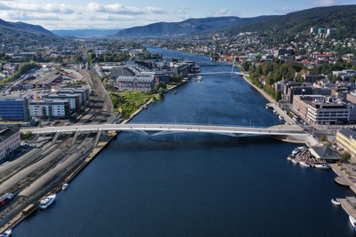 Den nye bybrua blir et landemerke i Drammen.