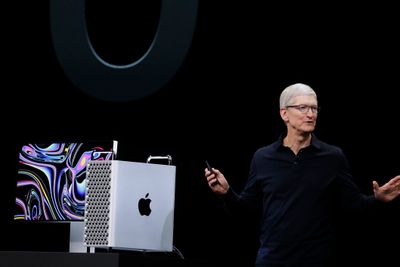 Nå begynner Apple å tilby dusør for funn av sårbarheter også i Mac. Her fra toppsjef Tim Cooks presentasjon av nye Mac Pro i sommer.