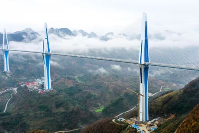 Pingtang Bridge har verdens høyeste brutårn i betong. Rekorden lyder på 328 meter.