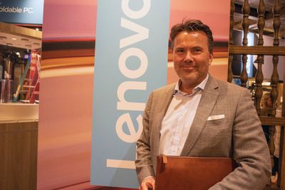 Hit, men ikke lenger: Nordisk sjef for PCer i Lenovo, Morten Karlsrud, skal lansere en rekke nye innovative PC-er i løpet av første halvår. Men vise dem frem en dag før lansering får han ikke.