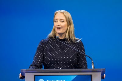 Unge Høyre-leder Sandra Bruflot etterlyser klarere satsing på vindkraft i Norge