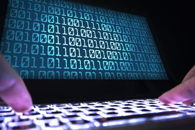 Hydro undersøker et tips de har fått om at en direktør er rammet av phishing.